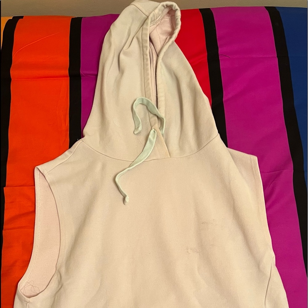 stump-sleeved sportswear